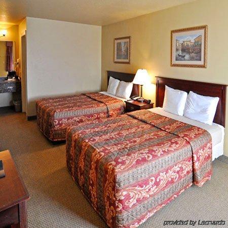 Econo Lodge Inn & Suites Greenbrier Ruang foto