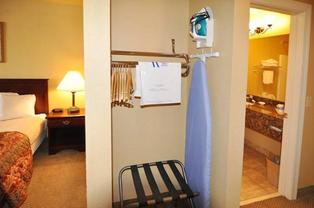 Econo Lodge Inn & Suites Greenbrier Ruang foto
