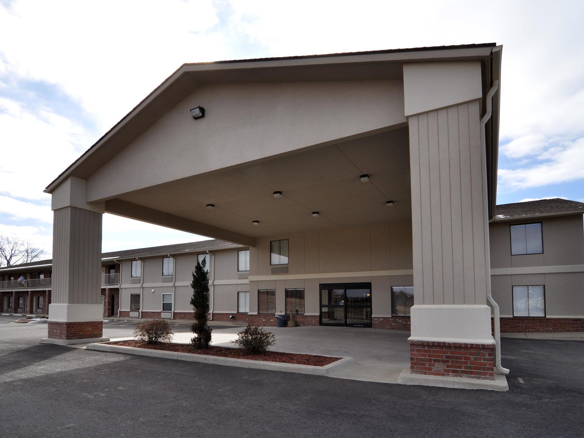 Econo Lodge Inn & Suites Greenbrier Bagian luar foto