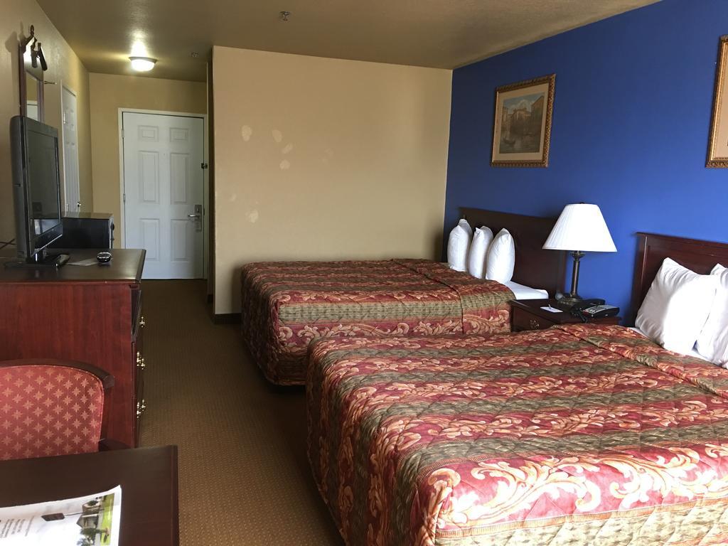 Econo Lodge Inn & Suites Greenbrier Bagian luar foto