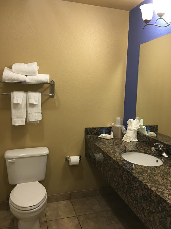 Econo Lodge Inn & Suites Greenbrier Bagian luar foto