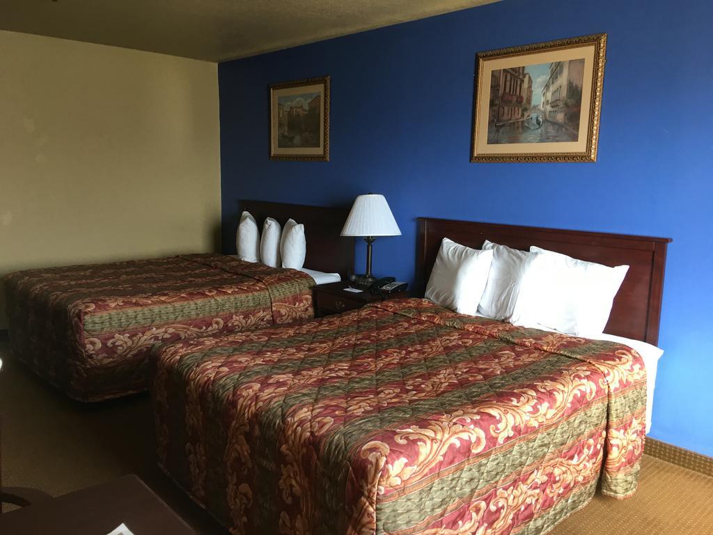 Econo Lodge Inn & Suites Greenbrier Bagian luar foto