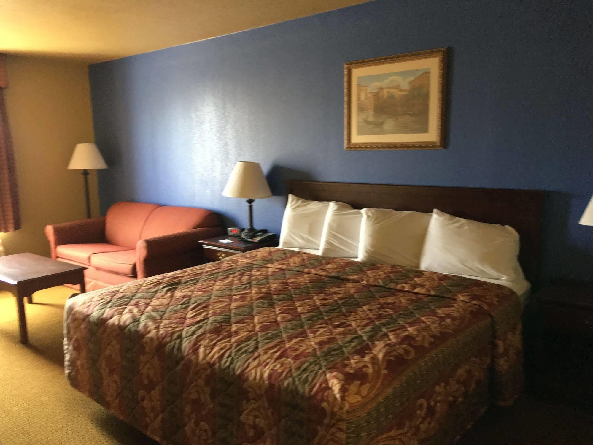 Econo Lodge Inn & Suites Greenbrier Bagian luar foto