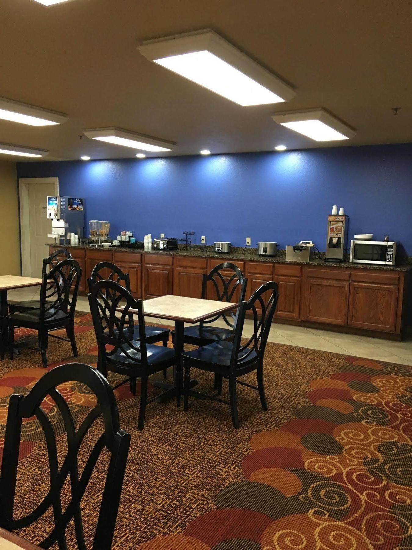 Econo Lodge Inn & Suites Greenbrier Bagian luar foto