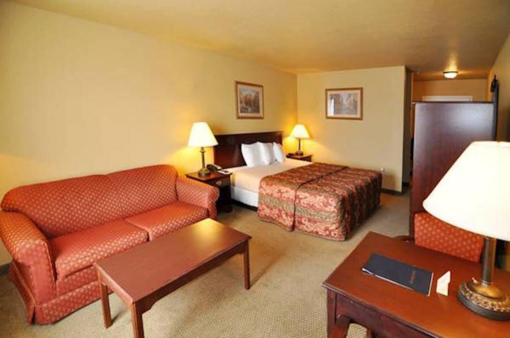 Econo Lodge Inn & Suites Greenbrier Bagian luar foto