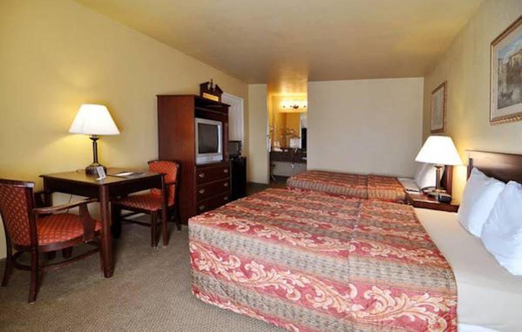 Econo Lodge Inn & Suites Greenbrier Bagian luar foto